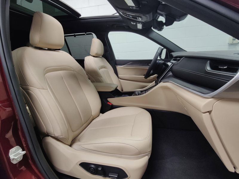2024 Jeep Grand Cherokee Limited 4x4 w/Sunroof/Lux techImage 5