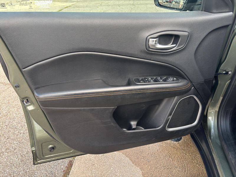 Used 2018 Jeep Compass LimitedImage 5