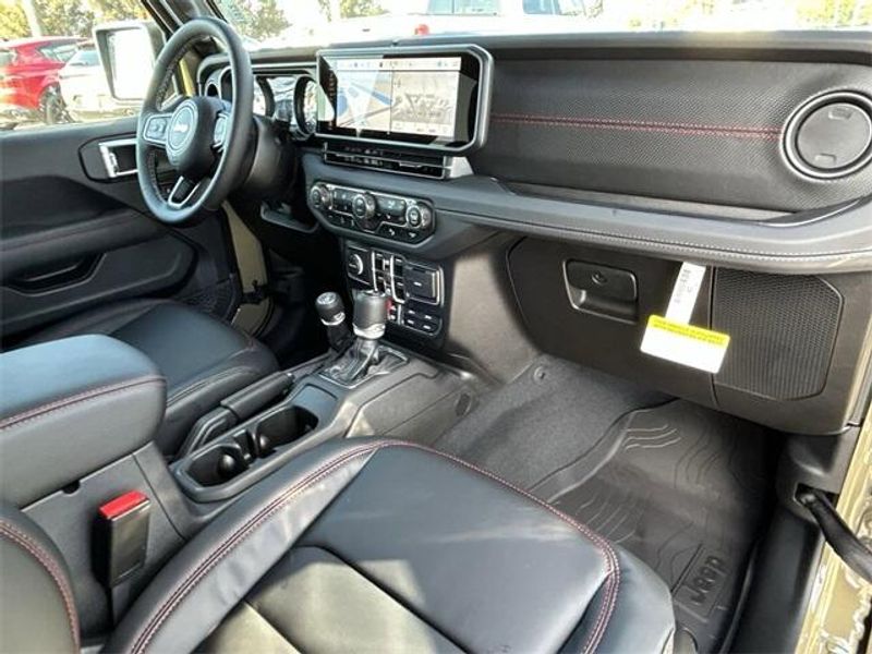 New 2025 Jeep Wrangler 4-door RubiconImage 13