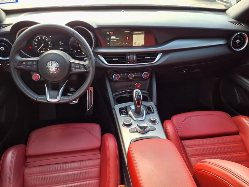 Used 2024 Alfa Romeo Stelvio TiImage 4