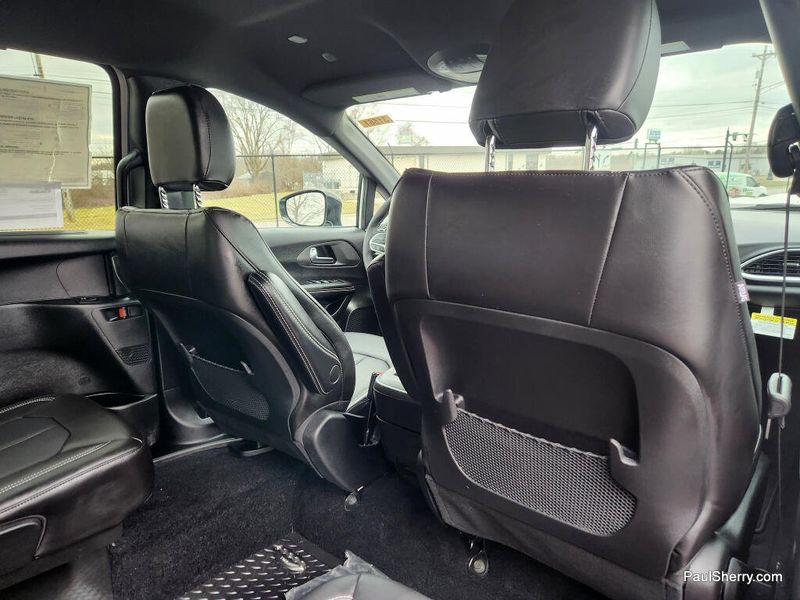 New 2026 Chrysler Voyager Lx