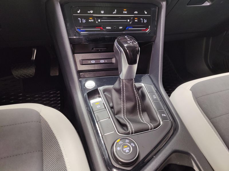 Used 2025 Volkswagen Taos SE AWD w/SunroofImage 19