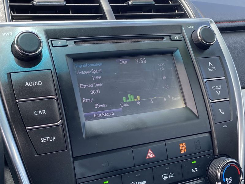 2016 Toyota Camry SEImage 20
