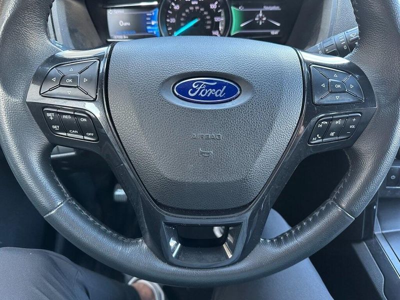 2019 Ford Explorer XLTImage 3