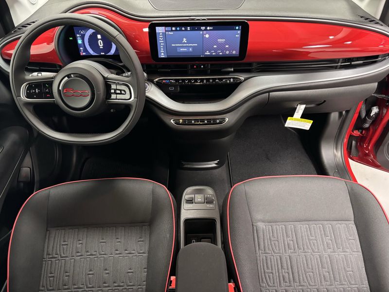 2024 Fiat 500e Inspi(red)Image 16