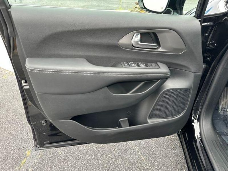 2026 Chrysler Voyager Lx