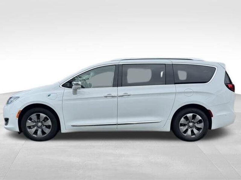 2018 Chrysler Pacifica Hybrid Limited