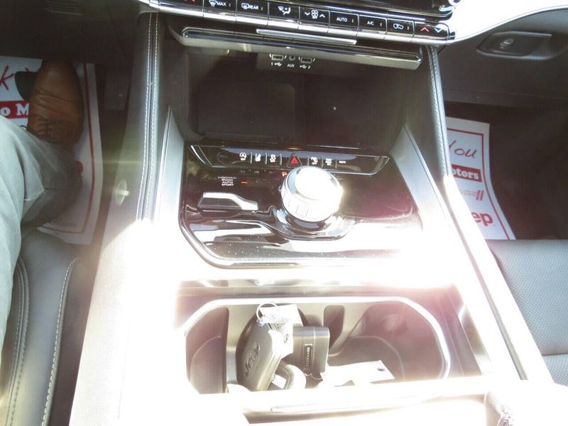 2024 Wagoneer Wagoneer Carbide 4x4Image 32
