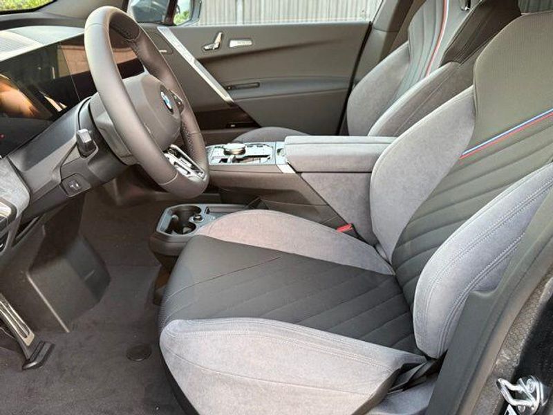 New 2026 BMW iX xDrive45Image 17