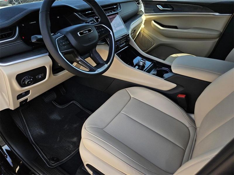 2025 Jeep Grand Cherokee L Limited 4x4Image 22