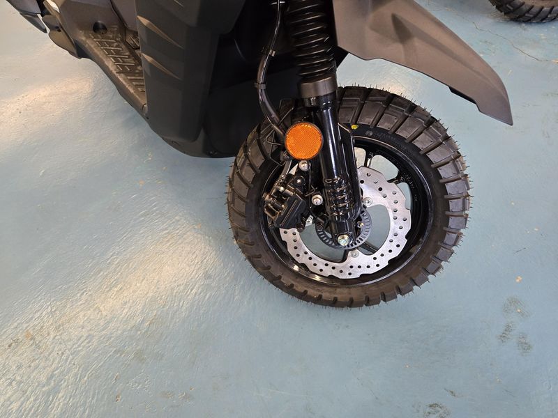 2025 Yamaha ZUMA 125 SAND GRAY Image 21