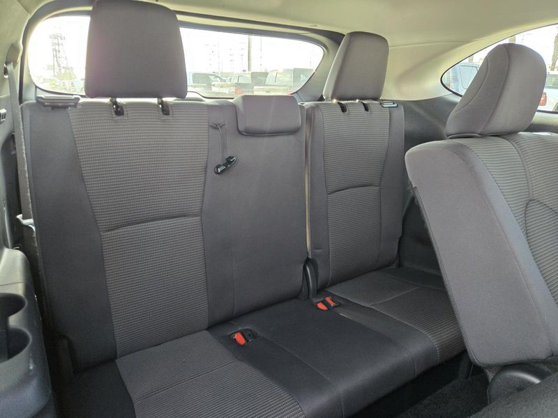 Used 2024 Toyota Highlander LE FWD (Natl)