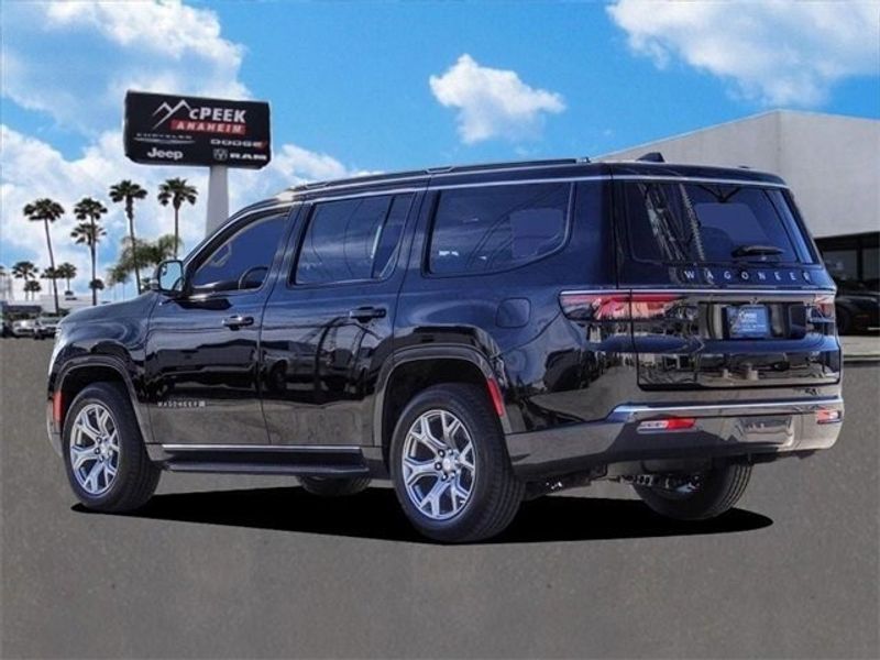 2022 Wagoneer Series II 4x2Image 2