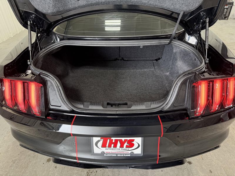 Used 2017 Ford Mustang Image 5