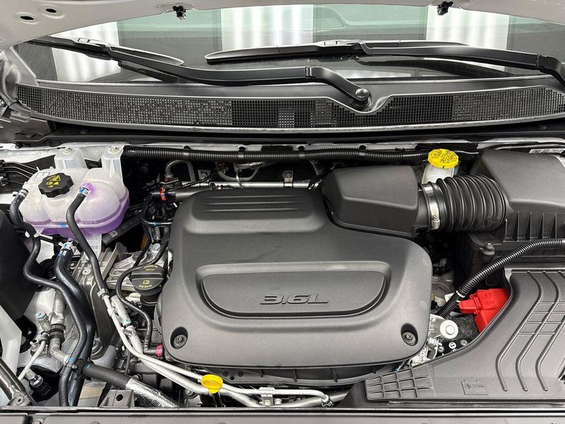 New 2026 Chrysler Pacifica SelectImage 7