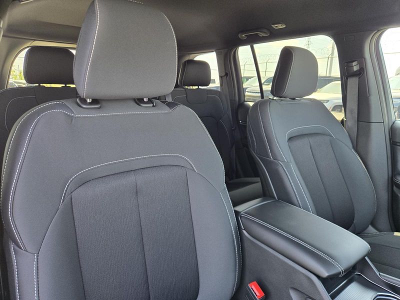 New 2026 Jeep Grand Cherokee Laredo 4x2