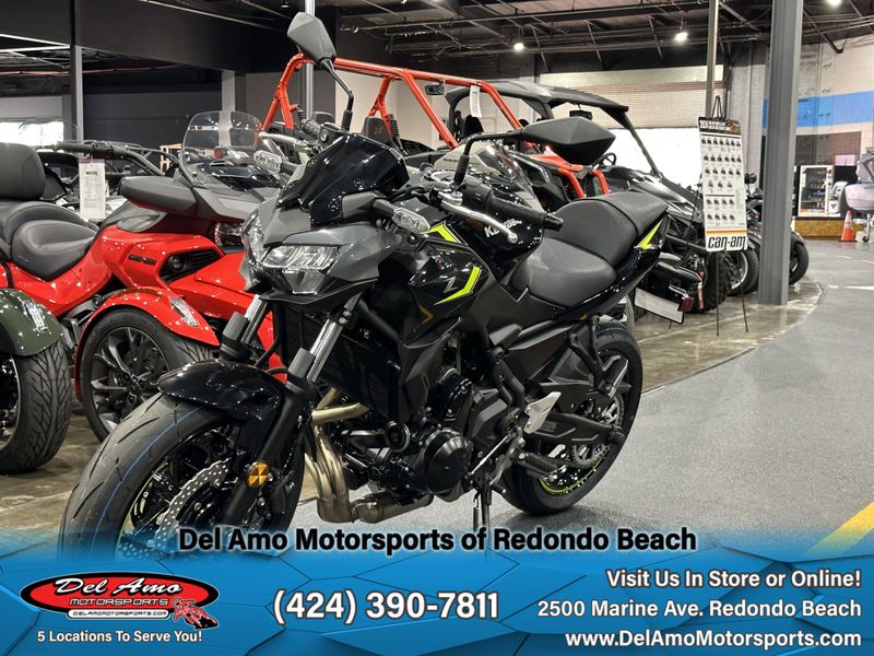 2024 Kawasaki ER650PRFNL-GY2  in a METALLIC MATTE DARK GRAY/METALLIC SPARK BLACK exterior color. Del Amo Motorsports of Redondo Beach (424) 304-1660 delamomotorsports.com 