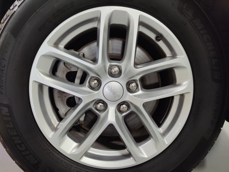 Used 2025 Jeep Grand Cherokee L Laredo V6 4x4 w/Luxury TechImage 23