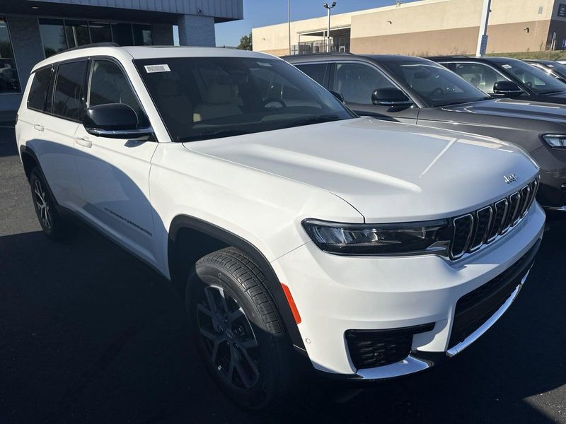 2025 Jeep Grand Cherokee L Limited 4x4Image 3