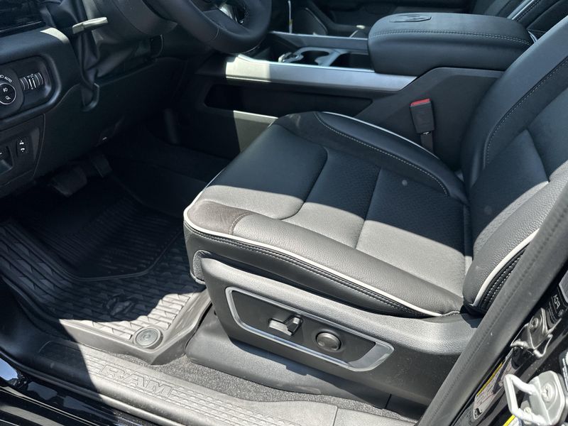 New 2025 RAM 1500 Laramie Crew Cab 4x4 5