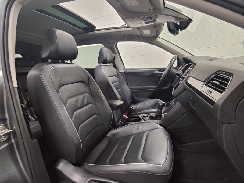 2019 Volkswagen Tiguan SEL Premium AWD w/Sunroof/NavImage 4