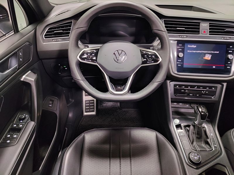 Used 2024 Volkswagen Tiguan SE AWD R-Line Black w/SunroofImage 22