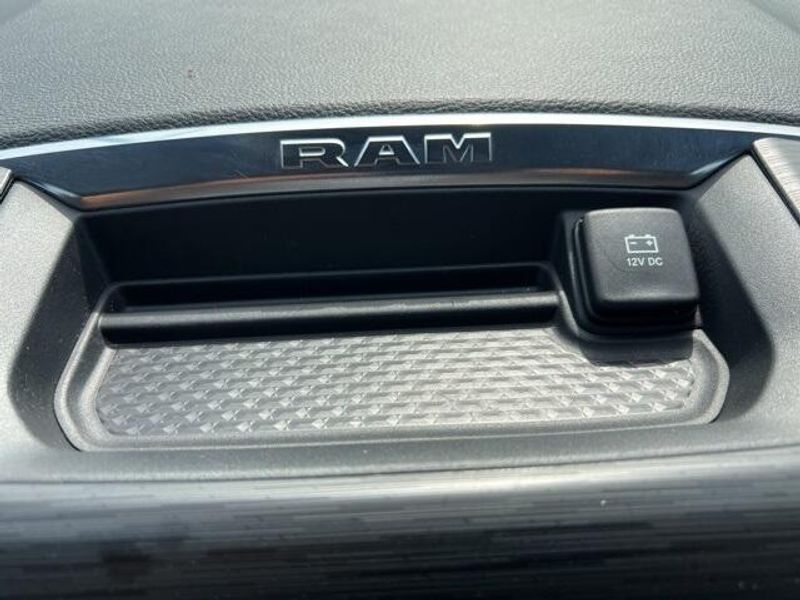 2024 RAM 1500 LaramieImage 32