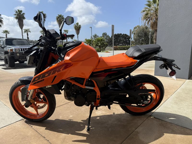 New 2025 KTM 390 DUKE Image 5