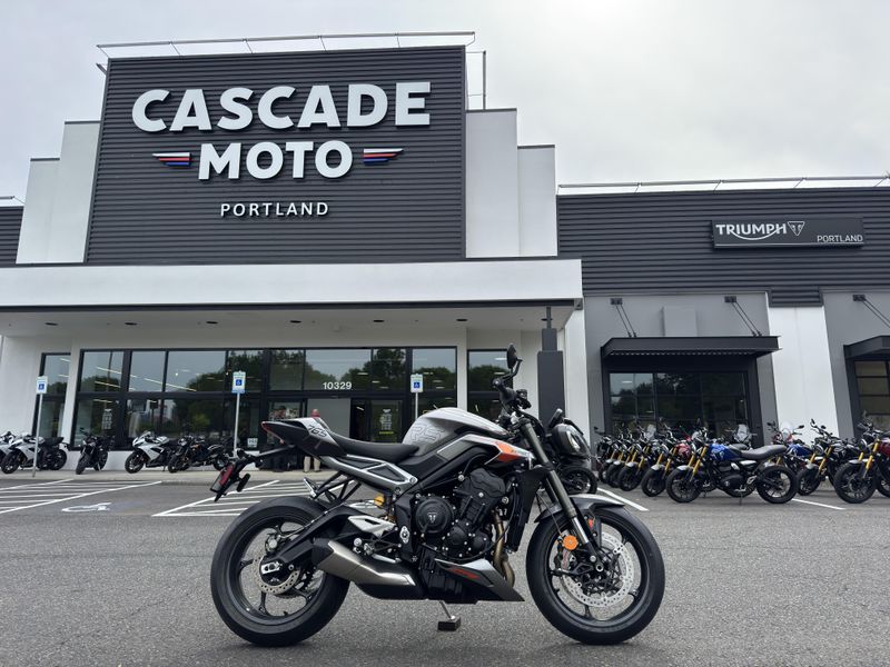 2025 Triumph Street Triple 765 RS - SILVER ICE 