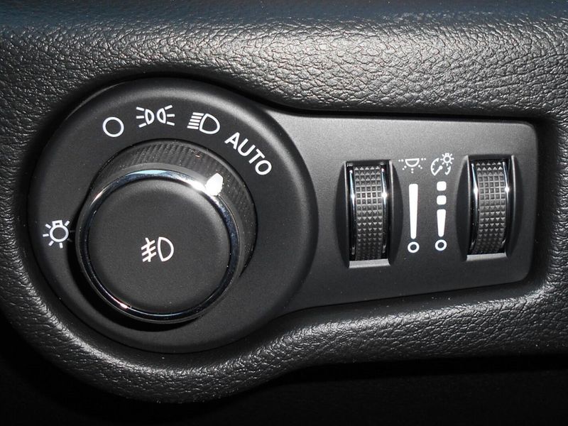 2025 Chrysler Pacifica SelectImage 13
