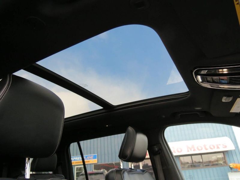 Used 2024 Jeep Grand Cherokee L Overland 4x4 4dr SUVImage 11