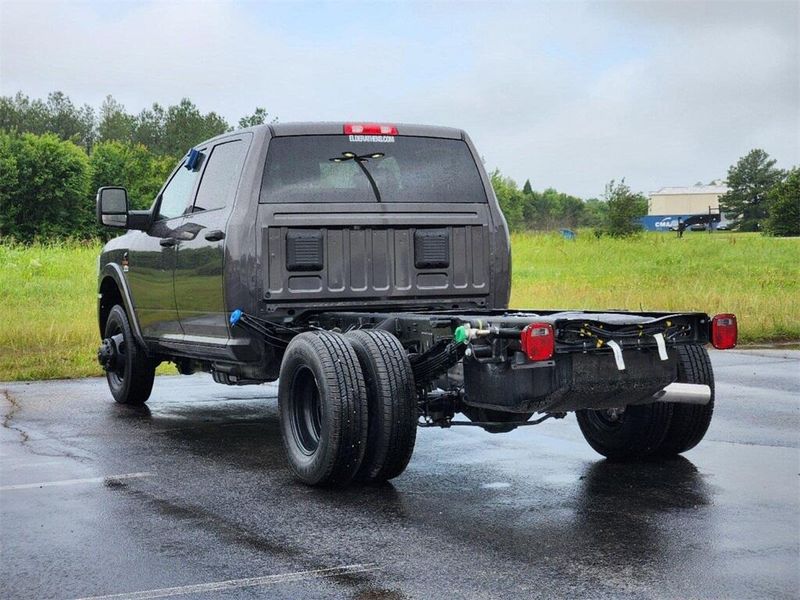 2024 RAM 3500 Tradesman Crew Cab Chassis 4x4 60