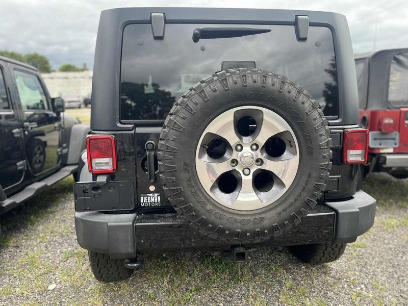 Used 2016 Jeep Wrangler Unlimited Image 16