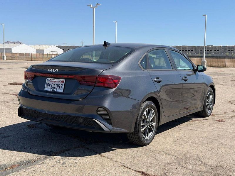 Used 2023 Kia Forte LXSImage 7