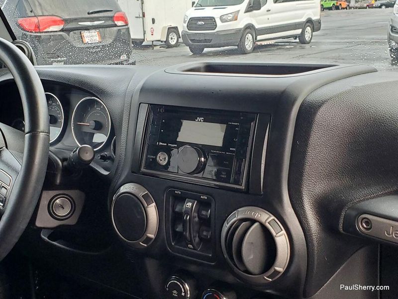 2013 Jeep Wrangler Unlimited SportImage 16