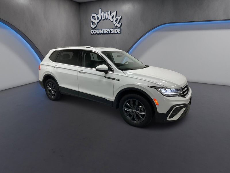 Used 2022 Volkswagen Tiguan SE AWD w/SunroofImage 2