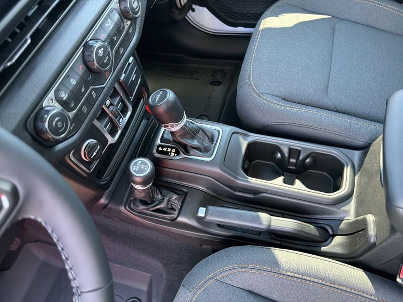 New 2026 Jeep Gladiator Sport S 4x4Image 23