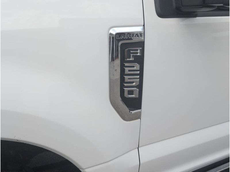 2021 Ford F-250 LariatImage 10