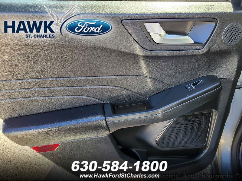 2022 Ford Escape SEL photo 16
