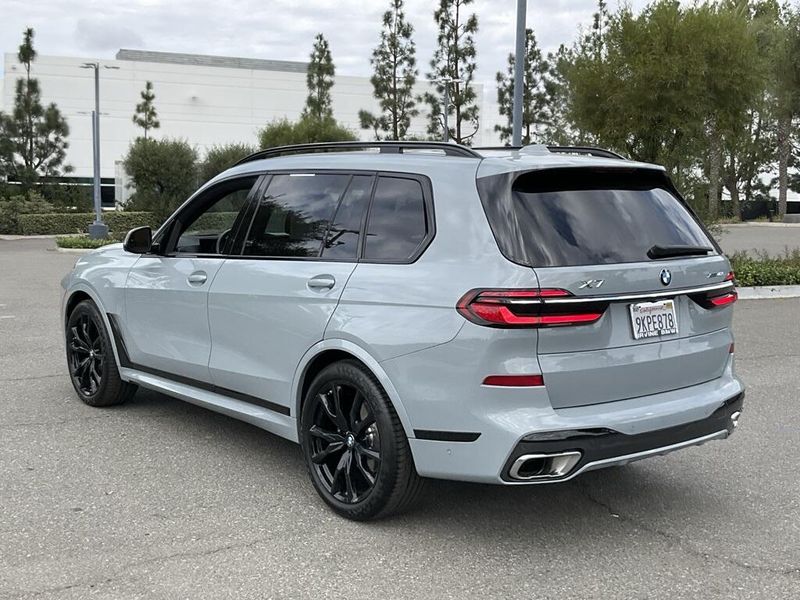 2025 BMW X7 xDrive40iImage 7