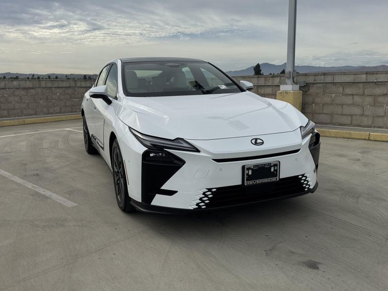New 2026 Lexus ES 350h Premium+Image 2