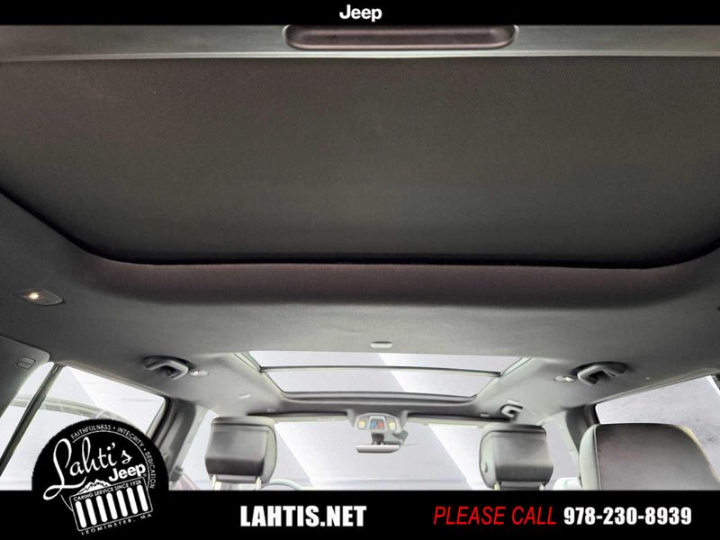 2022 Jeep Wagoneer Series III photo 18