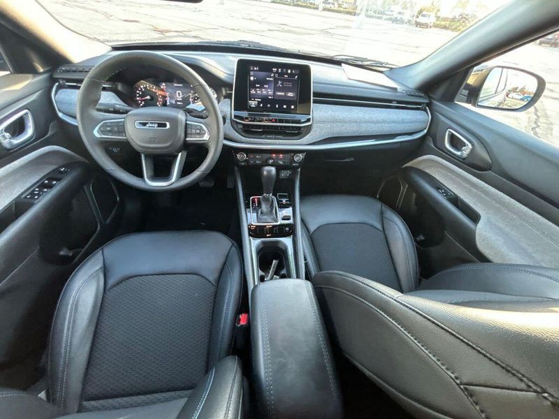 Used 2025 Jeep Compass LatitudeImage 10