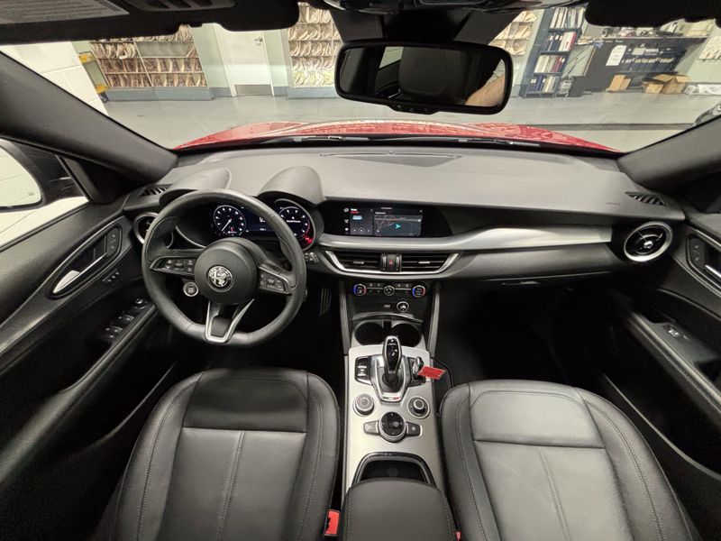 2024 Alfa Romeo Stelvio Ti AWD w/Activ AsstImage 16