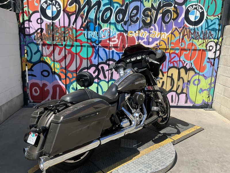 Used 2021 HARLEY STREET GLIDE Image 5