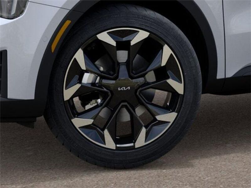 New 2026 Kia Sorento SXImage 9