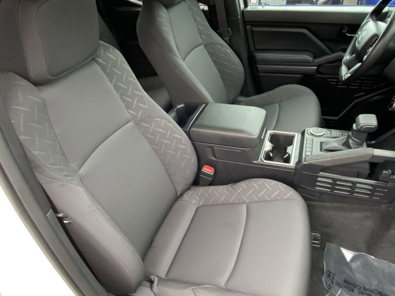 Used 2025 Toyota Tacoma SR5Image 11