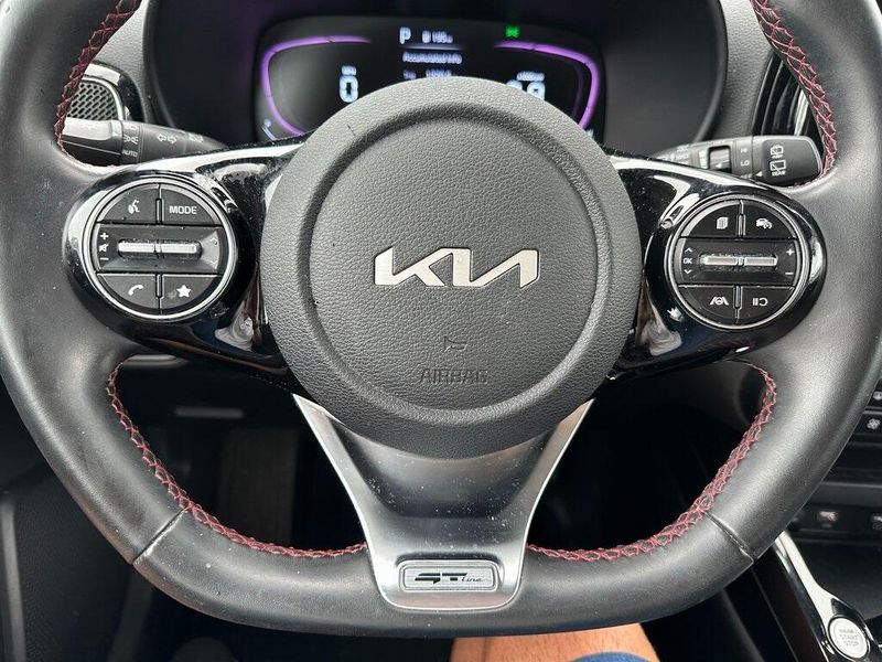 2023 Kia Soul GT-Line photo 3