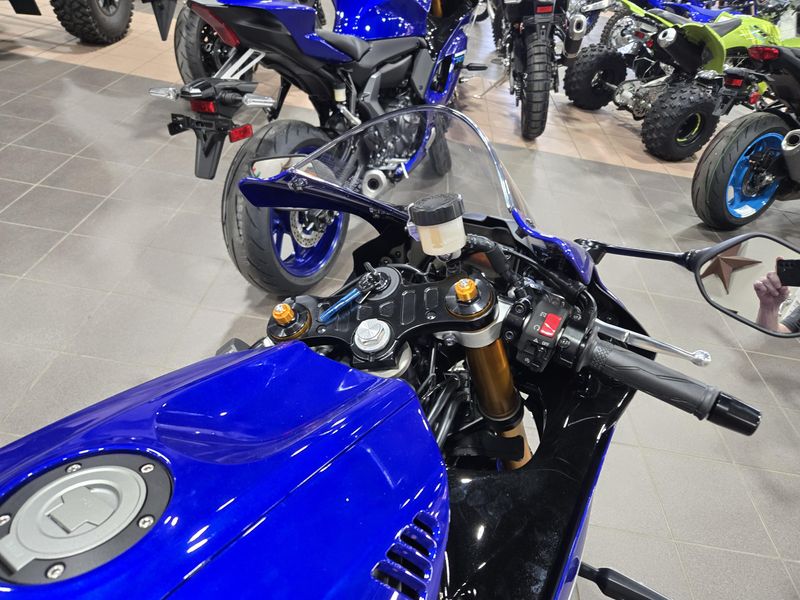 2025 Yamaha YZFR7 TEAM BLUE Image 11