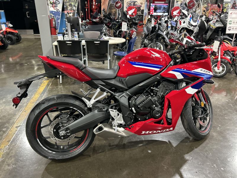New 2026 Honda CBR650R E-CLUTCH Image 13